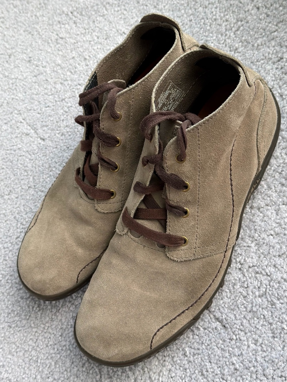 Merrell Men's Taupe Suede Chukka Boots with Brown Laces